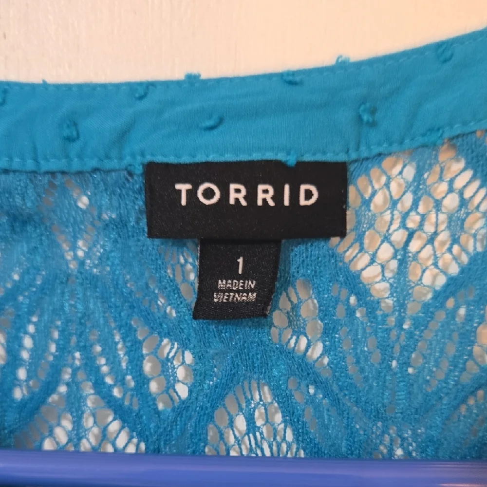 torrid Teal Crochet-Detail Sleeveless Tank - Picture 4 of 8
